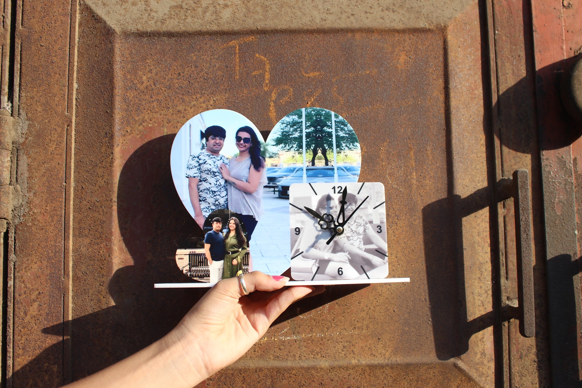 Couple Tabletop Clock – A Timeless Keepsake for Love