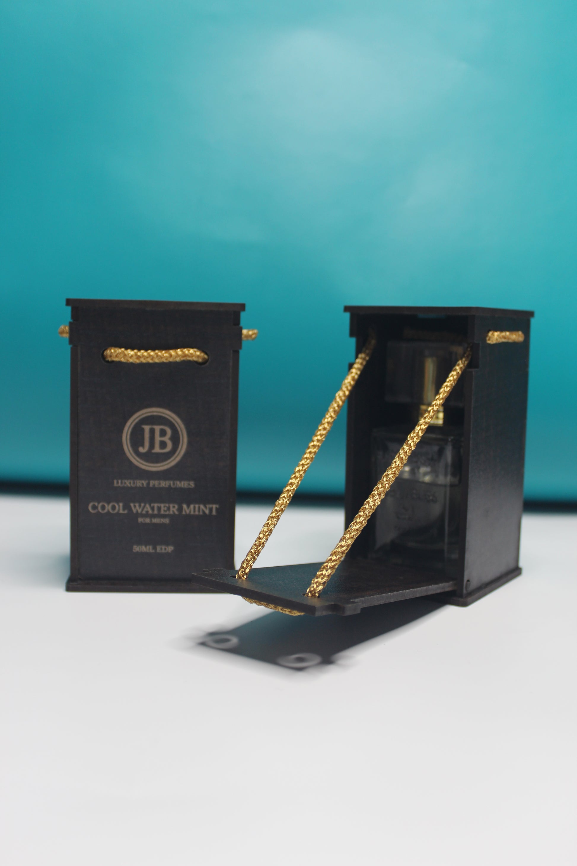 Premium Perfume Containers – Elegant & Refillable Bottles for Fragrance Lovers