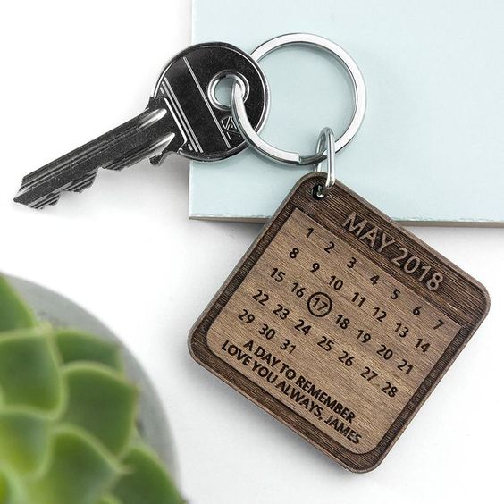 Personalized Calendar Keychain – A Special Date, Always with You!